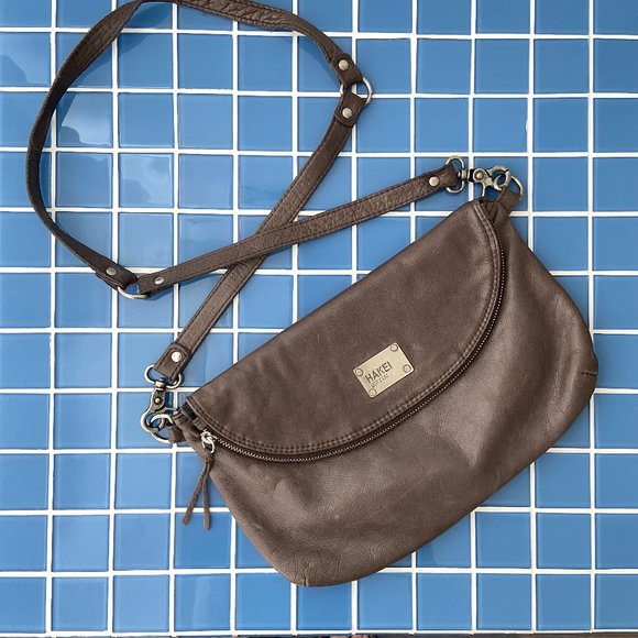 HAKEI Spanish Leather Crossbody Bag - Picture 1 of 8